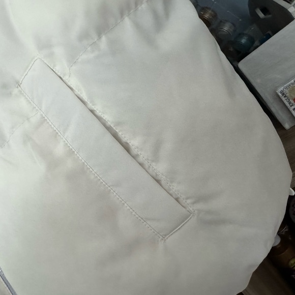 White cropped puffer vest size XL (All in Motion) - Picture 2 of 6